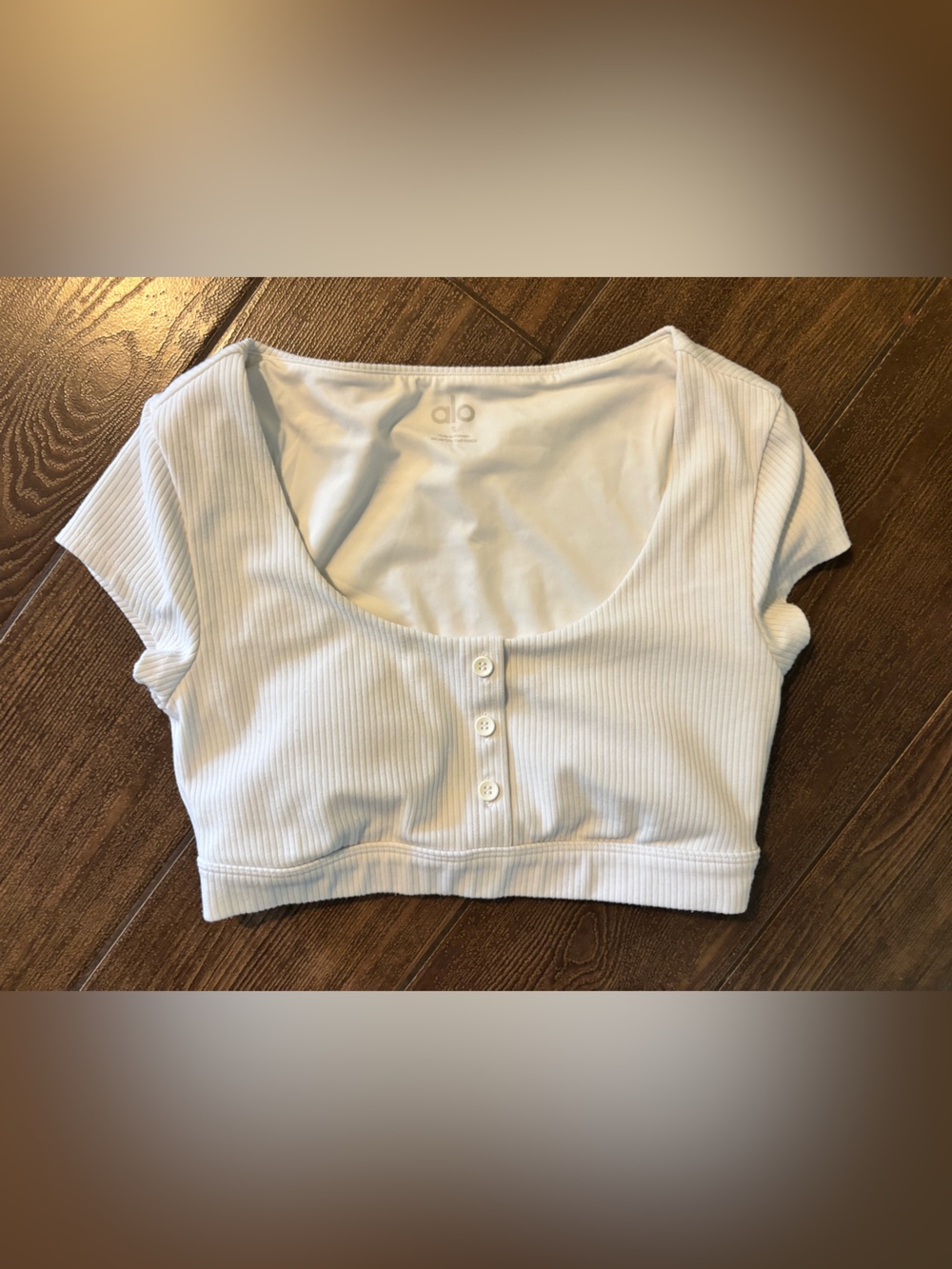 ALO Yoga White Ribbed Button-Front Crop Top (Small)